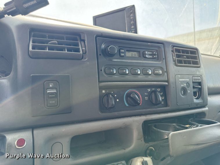 image for item EH4434 2002 Ford F450 Super Duty refuse truck