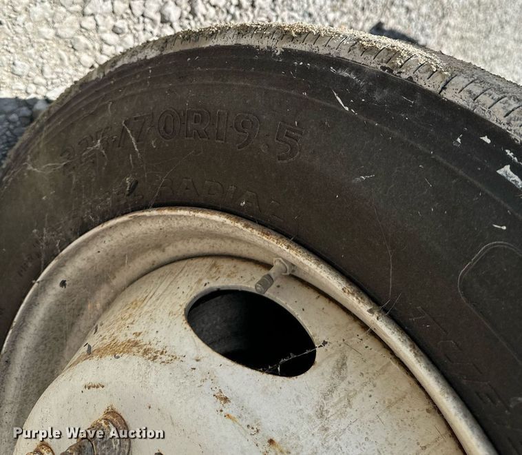 image for item EH4434 2002 Ford F450 Super Duty refuse truck