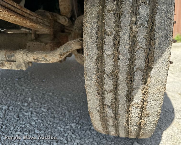 image for item EH4434 2002 Ford F450 Super Duty refuse truck