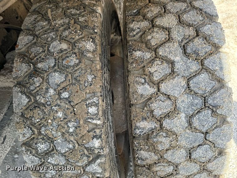 image for item EH4434 2002 Ford F450 Super Duty refuse truck