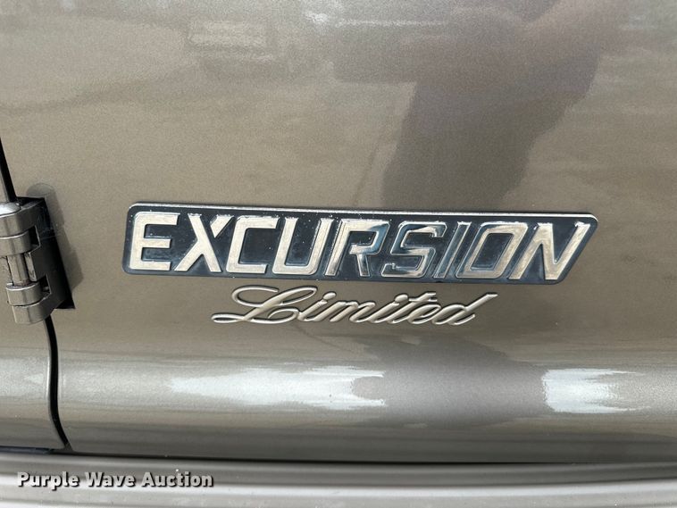 image for item EH6969 2002 Ford Excursion Limited SUV