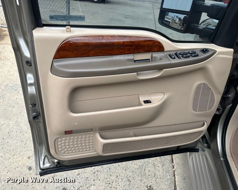 image for item EH6969 2002 Ford Excursion Limited SUV