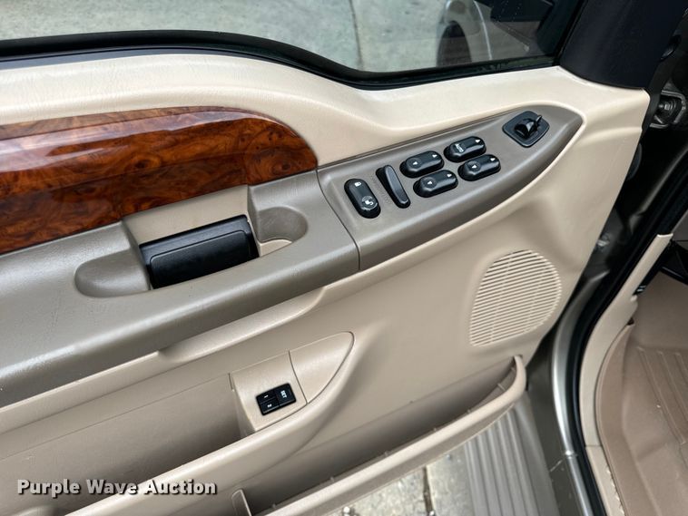 image for item EH6969 2002 Ford Excursion Limited SUV