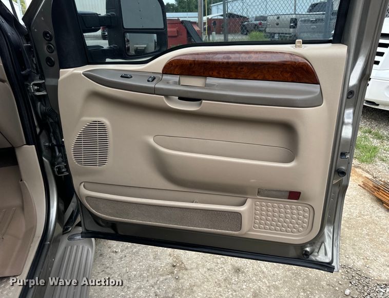 image for item EH6969 2002 Ford Excursion Limited SUV