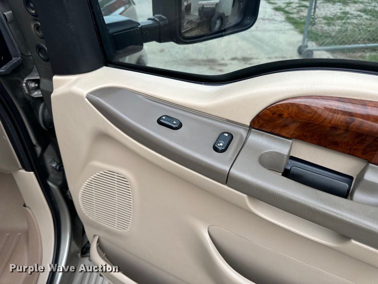 image for item EH6969 2002 Ford Excursion Limited SUV