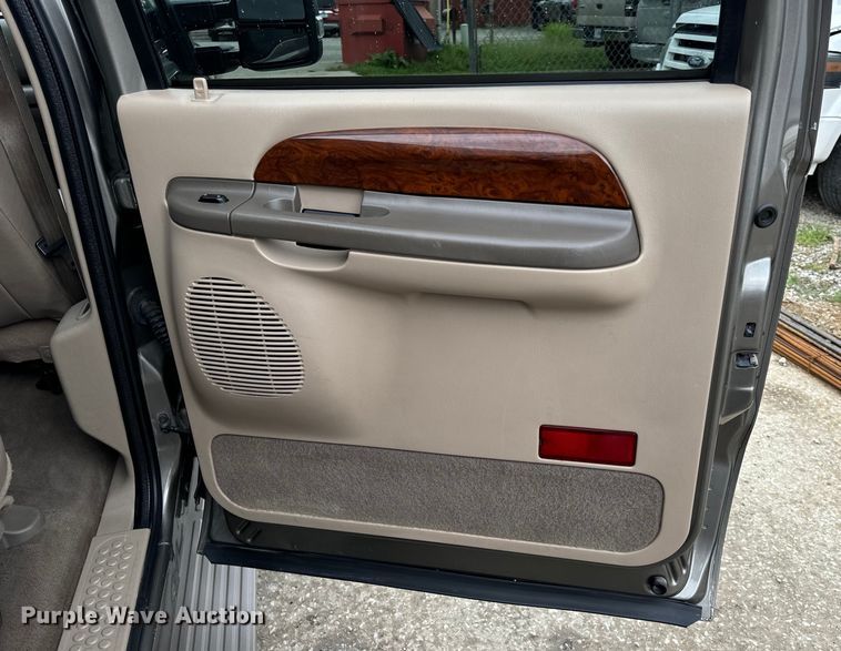 image for item EH6969 2002 Ford Excursion Limited SUV