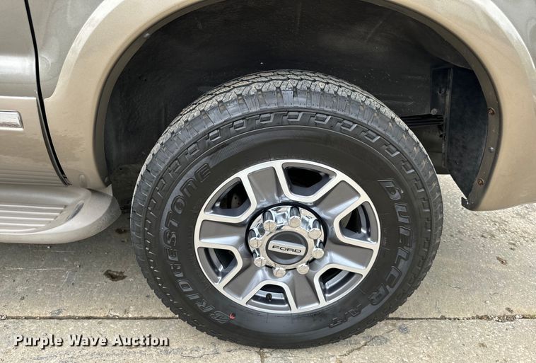 image for item EH6969 2002 Ford Excursion Limited SUV