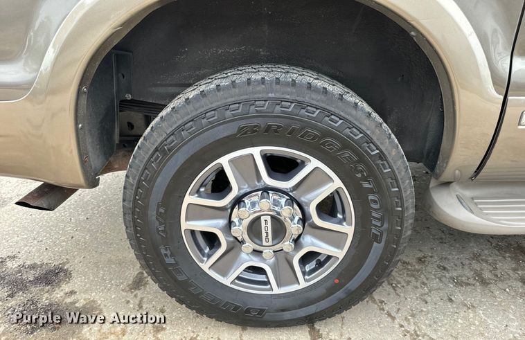 image for item EH6969 2002 Ford Excursion Limited SUV