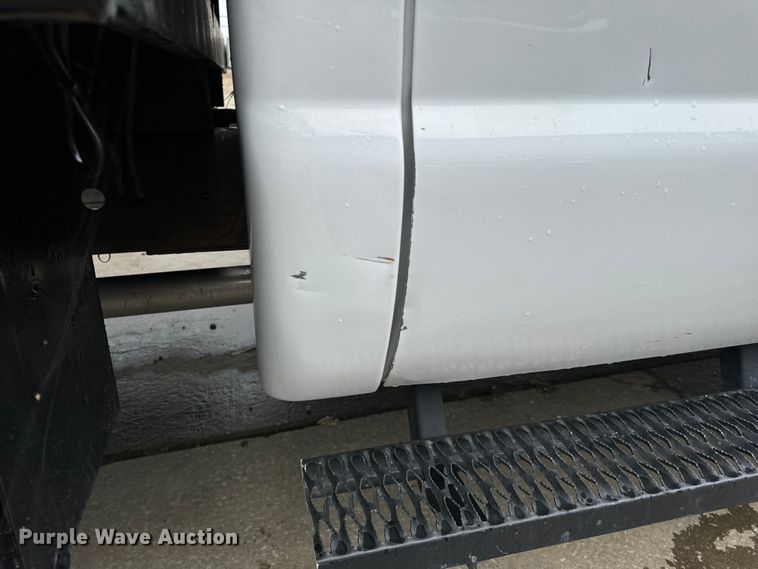 image for item EH6971 2010 Ford F450 Super Duty XLT flatbed truck