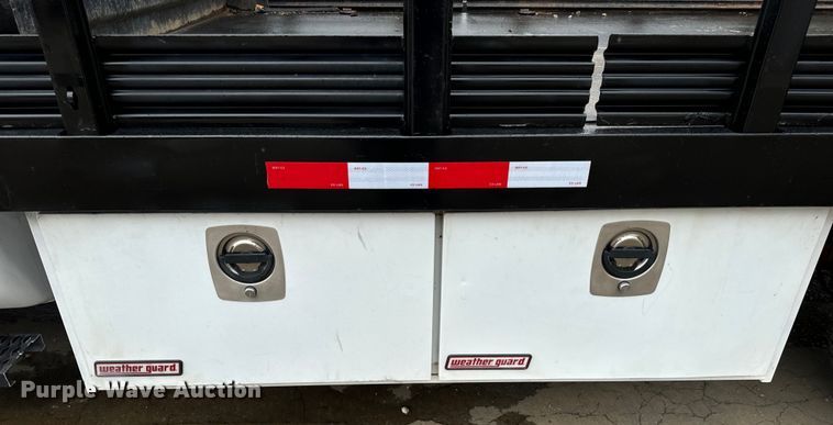image for item EH6971 2010 Ford F450 Super Duty XLT flatbed truck
