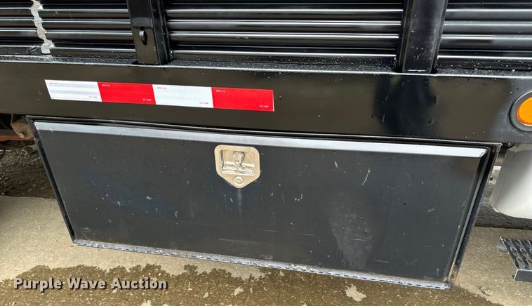 image for item EH6971 2010 Ford F450 Super Duty XLT flatbed truck