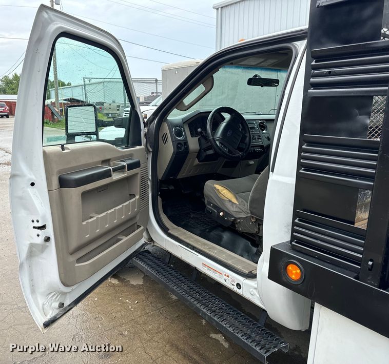 image for item EH6971 2010 Ford F450 Super Duty XLT flatbed truck