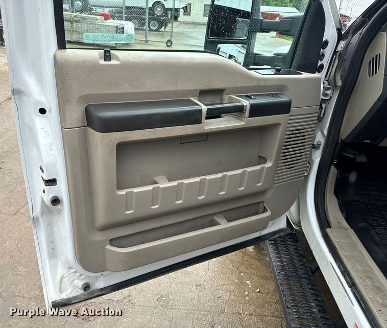 image for item EH6971 2010 Ford F450 Super Duty XLT flatbed truck