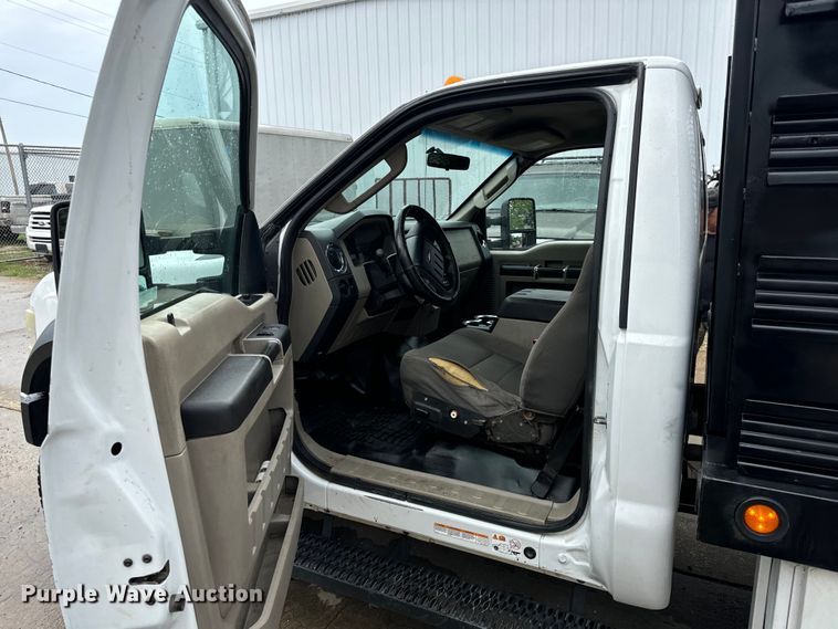 image for item EH6971 2010 Ford F450 Super Duty XLT flatbed truck