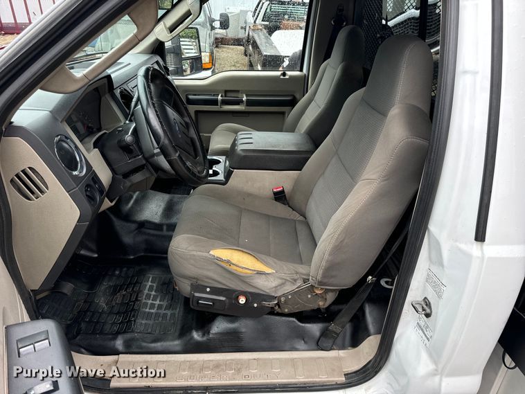 image for item EH6971 2010 Ford F450 Super Duty XLT flatbed truck