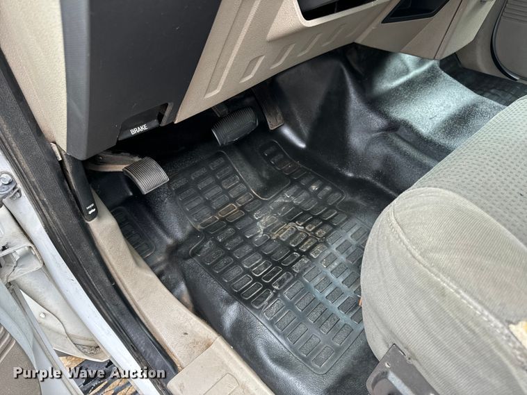 image for item EH6971 2010 Ford F450 Super Duty XLT flatbed truck