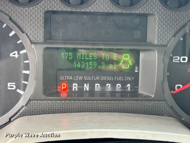 image for item EH6971 2010 Ford F450 Super Duty XLT flatbed truck