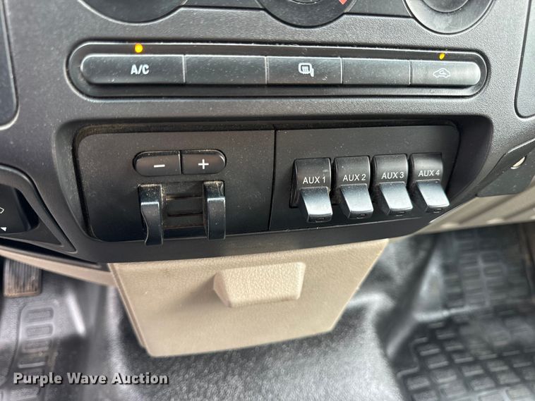 image for item EH6971 2010 Ford F450 Super Duty XLT flatbed truck