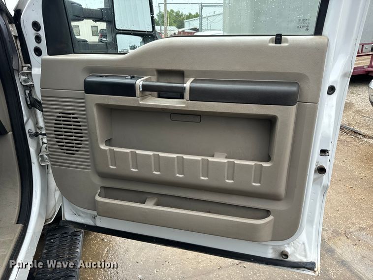 image for item EH6971 2010 Ford F450 Super Duty XLT flatbed truck