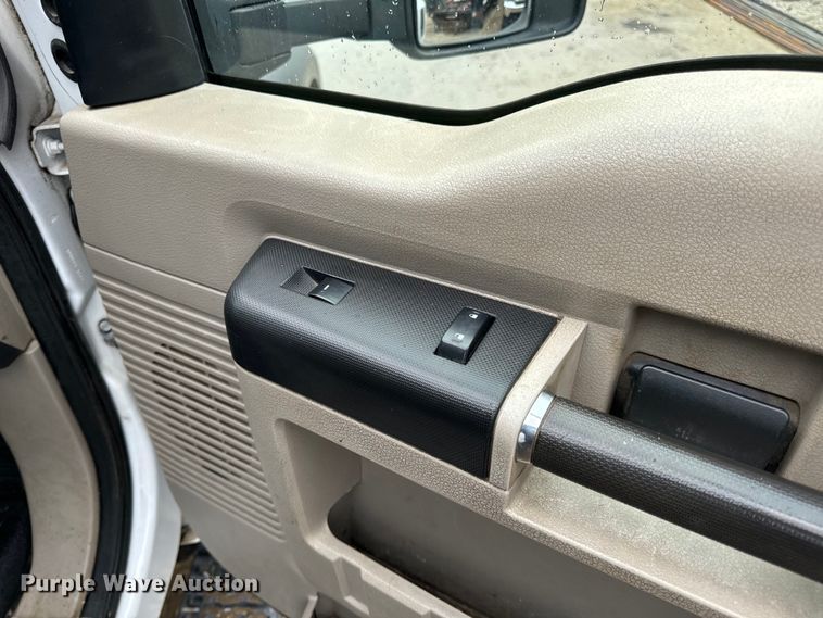 image for item EH6971 2010 Ford F450 Super Duty XLT flatbed truck