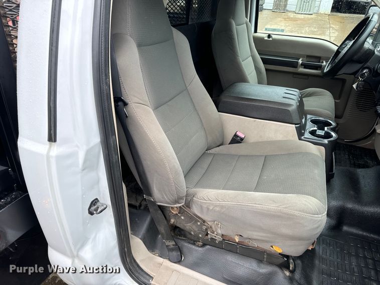 image for item EH6971 2010 Ford F450 Super Duty XLT flatbed truck