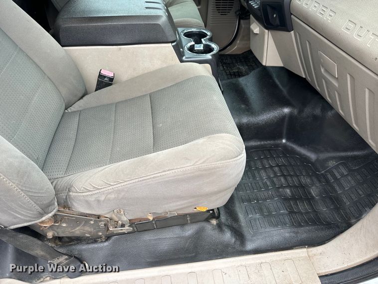 image for item EH6971 2010 Ford F450 Super Duty XLT flatbed truck