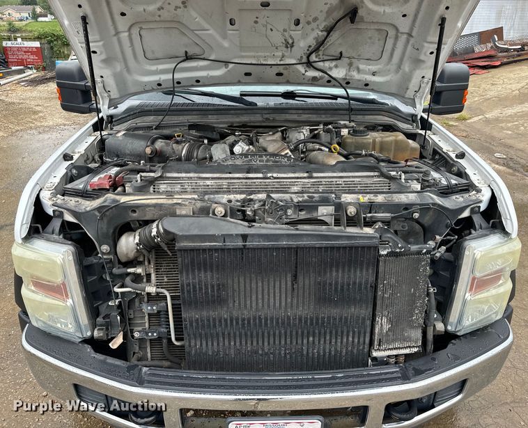 image for item EH6971 2010 Ford F450 Super Duty XLT flatbed truck