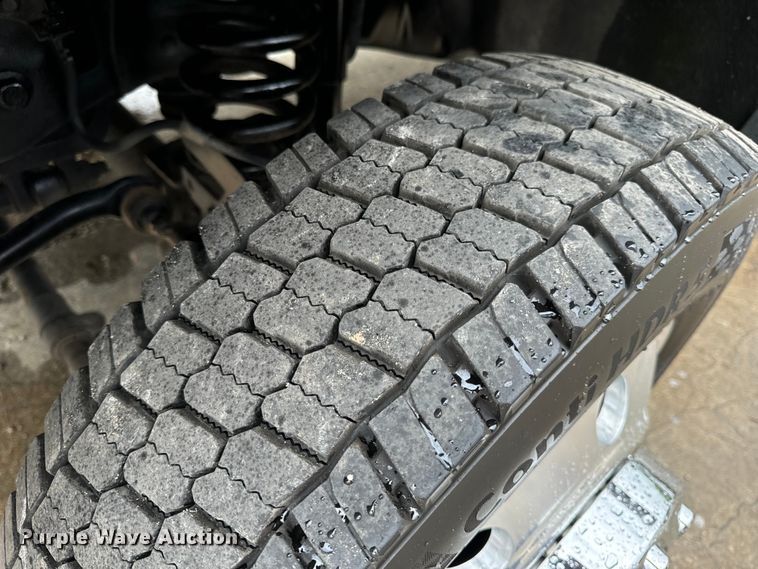 image for item EH6971 2010 Ford F450 Super Duty XLT flatbed truck