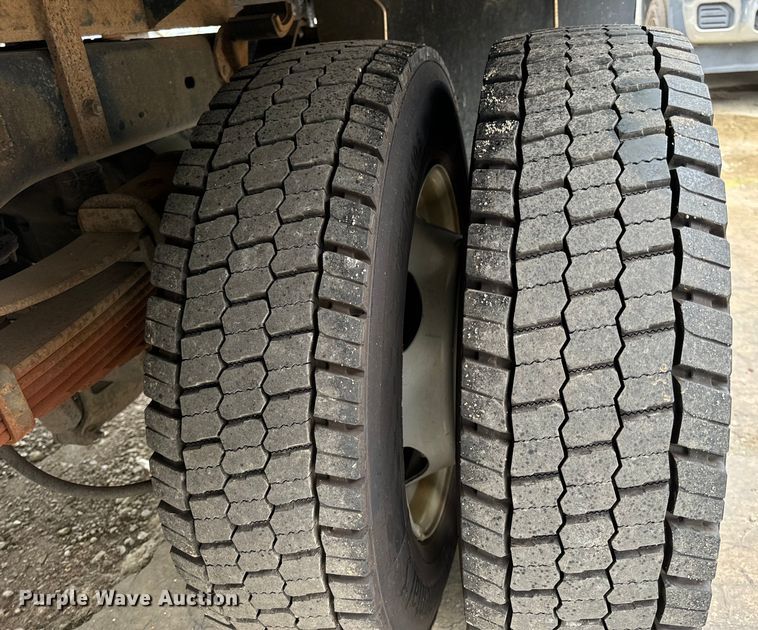 image for item EH6971 2010 Ford F450 Super Duty XLT flatbed truck