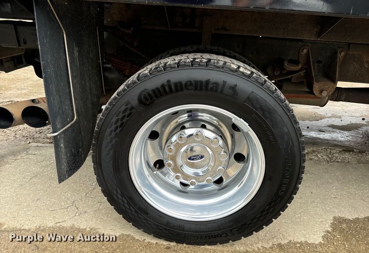 image for item EH6971 2010 Ford F450 Super Duty XLT flatbed truck