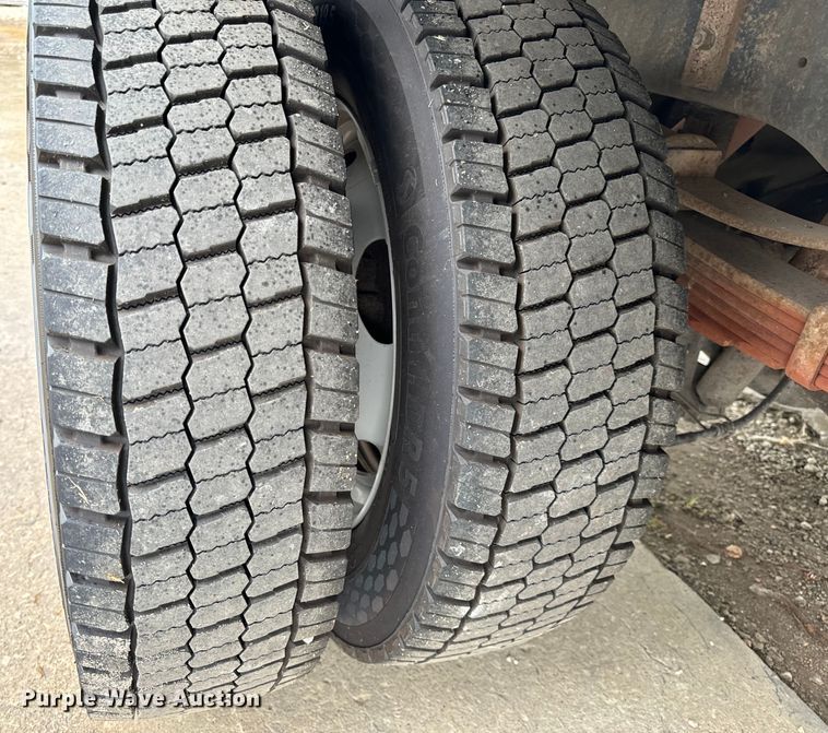 image for item EH6971 2010 Ford F450 Super Duty XLT flatbed truck