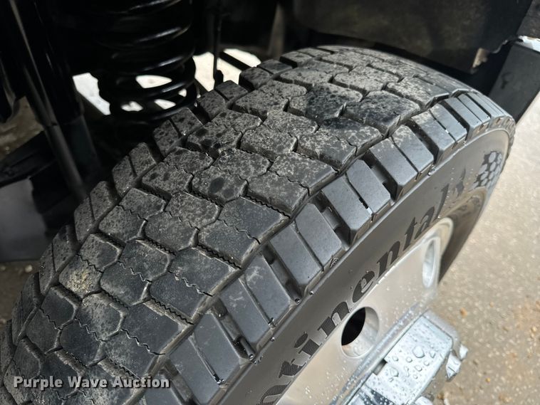 image for item EH6971 2010 Ford F450 Super Duty XLT flatbed truck