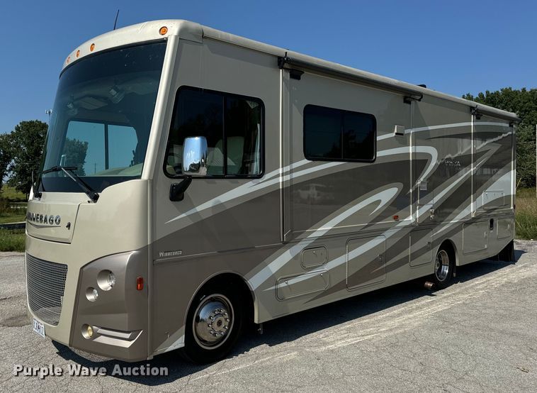 image for item EH6979 2016 Winnebago  Vista LX RV