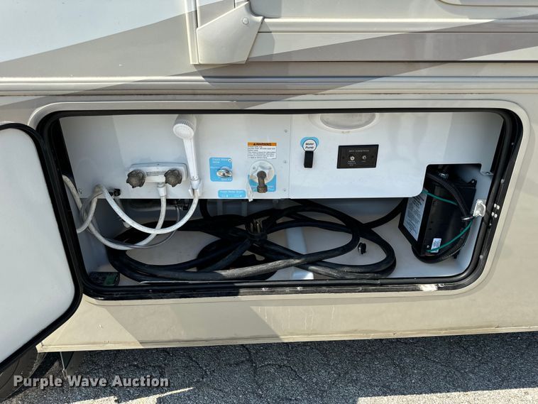 image for item EH6979 2016 Winnebago  Vista LX RV