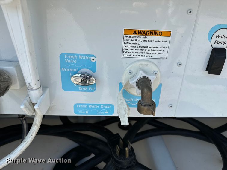 image for item EH6979 2016 Winnebago  Vista LX RV