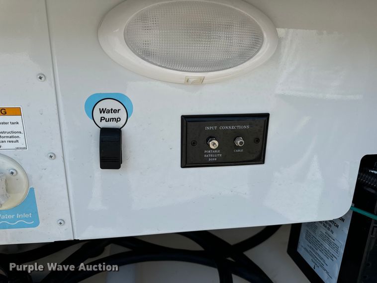 image for item EH6979 2016 Winnebago  Vista LX RV