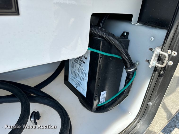 image for item EH6979 2016 Winnebago  Vista LX RV