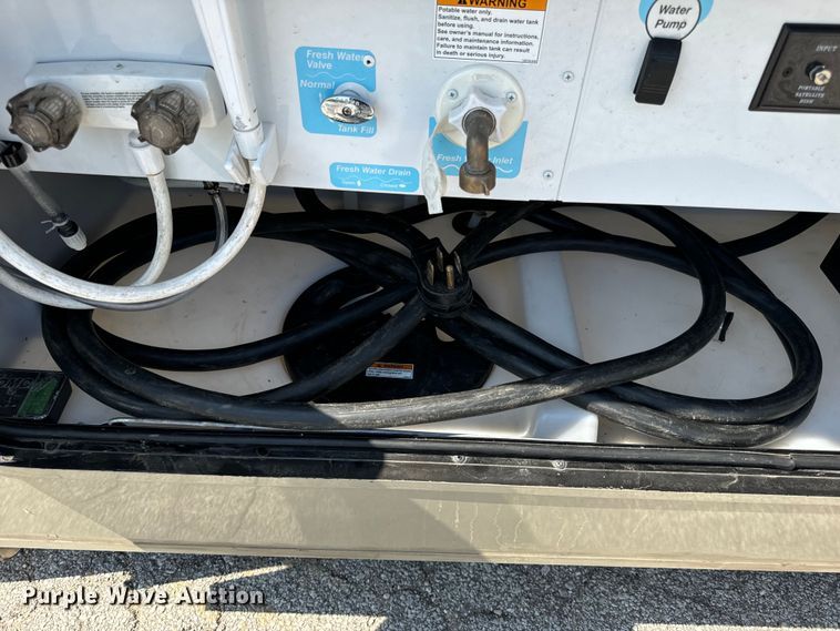 image for item EH6979 2016 Winnebago  Vista LX RV