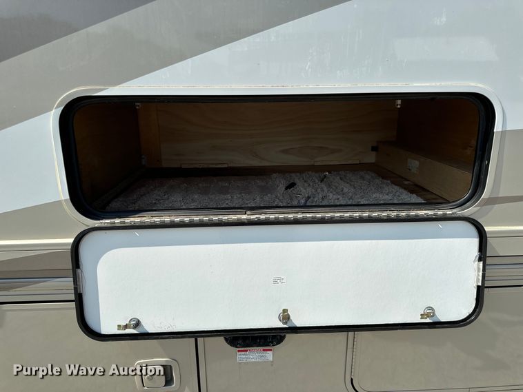 image for item EH6979 2016 Winnebago  Vista LX RV