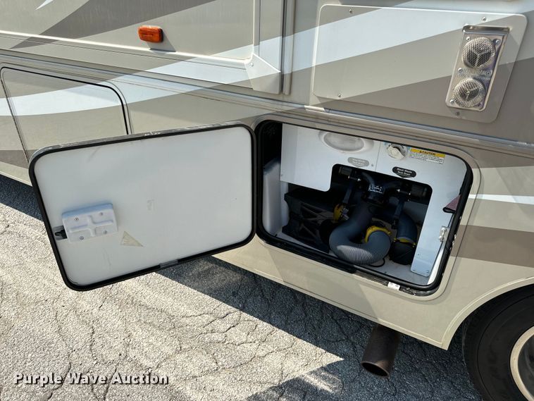 image for item EH6979 2016 Winnebago  Vista LX RV