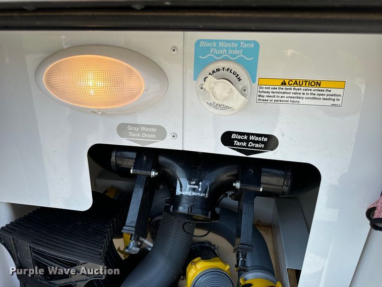 image for item EH6979 2016 Winnebago  Vista LX RV