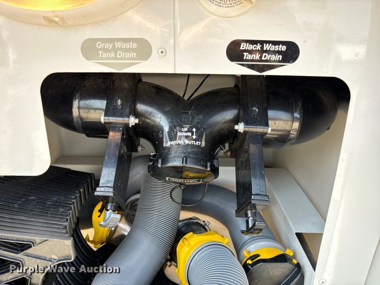 image for item EH6979 2016 Winnebago  Vista LX RV