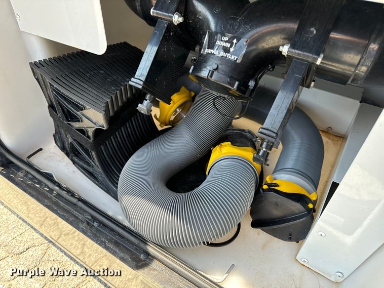 image for item EH6979 2016 Winnebago  Vista LX RV