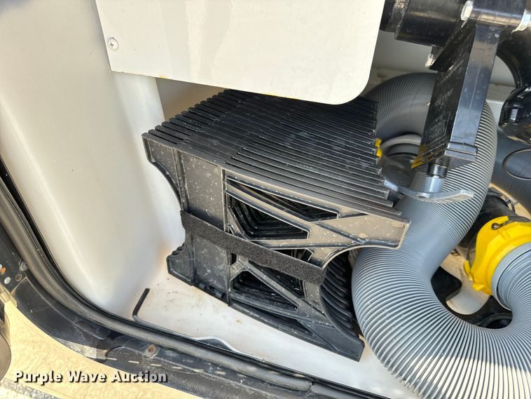 image for item EH6979 2016 Winnebago  Vista LX RV