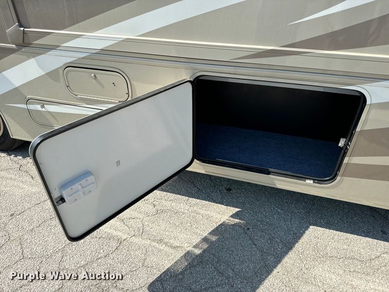 image for item EH6979 2016 Winnebago  Vista LX RV