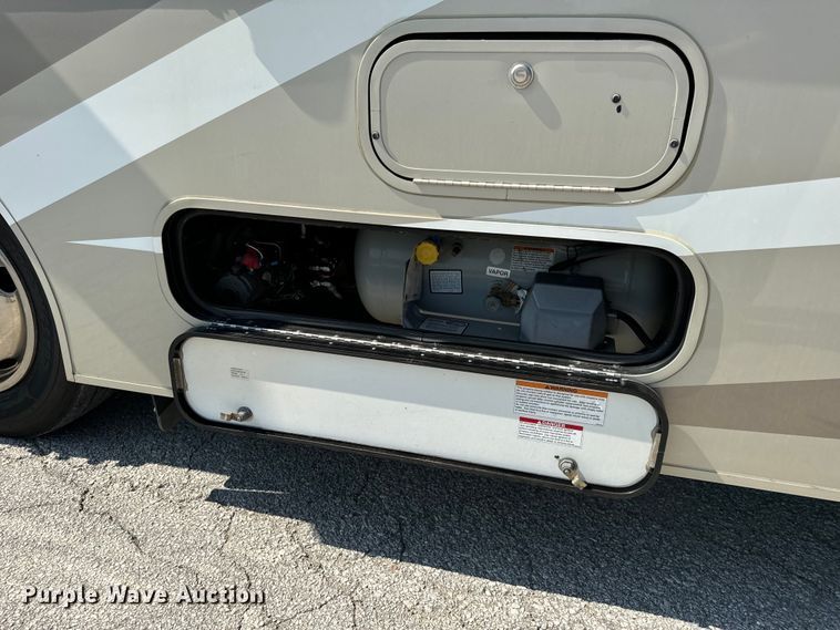 image for item EH6979 2016 Winnebago  Vista LX RV