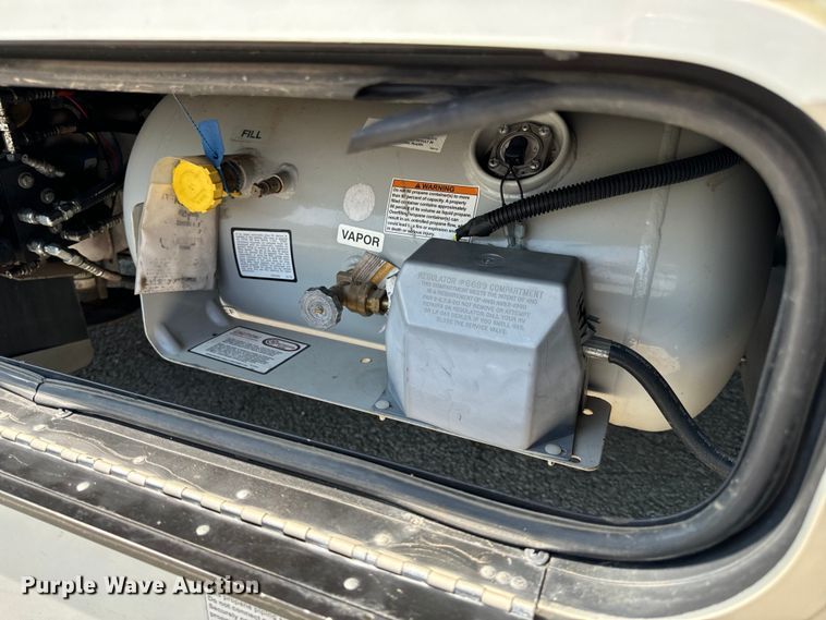 image for item EH6979 2016 Winnebago  Vista LX RV