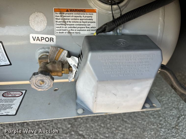 image for item EH6979 2016 Winnebago  Vista LX RV