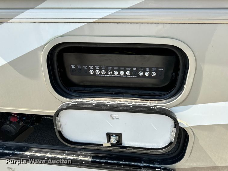 image for item EH6979 2016 Winnebago  Vista LX RV