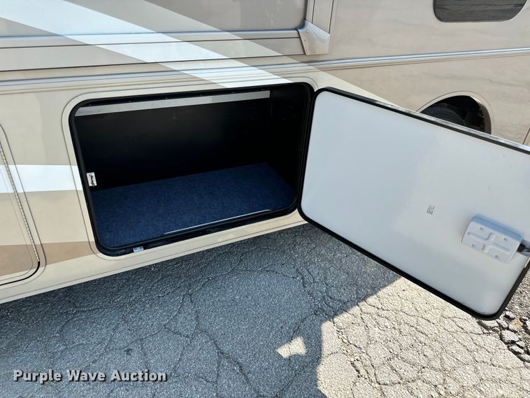 image for item EH6979 2016 Winnebago  Vista LX RV